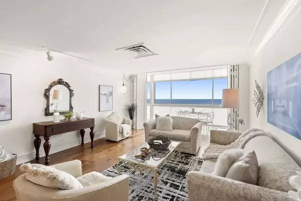 La Jolla, CA 92037,939 Coast Boulevard #4C