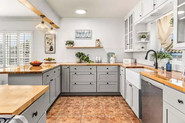 Escondido, CA 92027,1220 Palomar