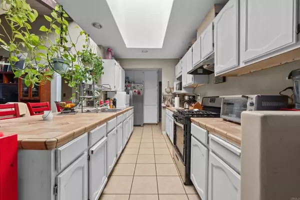 Carlsbad, CA 92008,3575 Madison Street