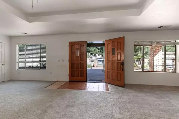 Fallbrook, CA 92028,2573 Los Alisos S