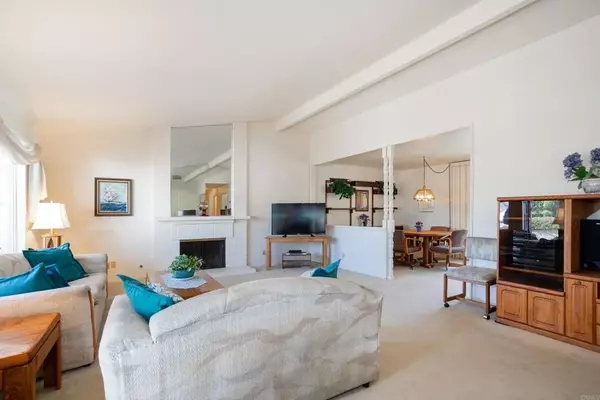 Carlsbad, CA 92010,4427 TRIESTE Drive