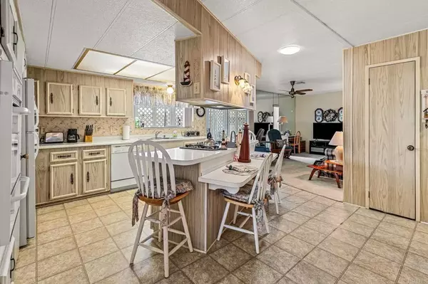 Carlsbad, CA 92011,7140 Santa Rosa