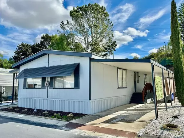 2130 Sunset Dr. ##14, Vista, CA 92081