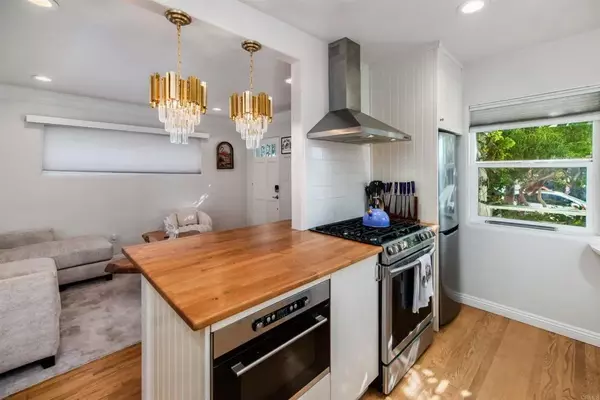 San Diego, CA 92109,876 Thomas Avenue