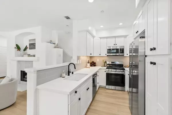 Carlsbad, CA 92009,6417 Terraza Portico