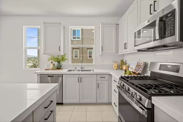 San Marcos, CA 92078,1229 Sunrise #104