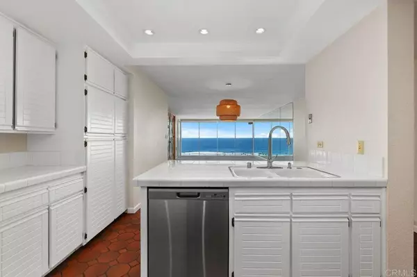 Oceanside, CA 92054,1200 Harbor Drive North #16B