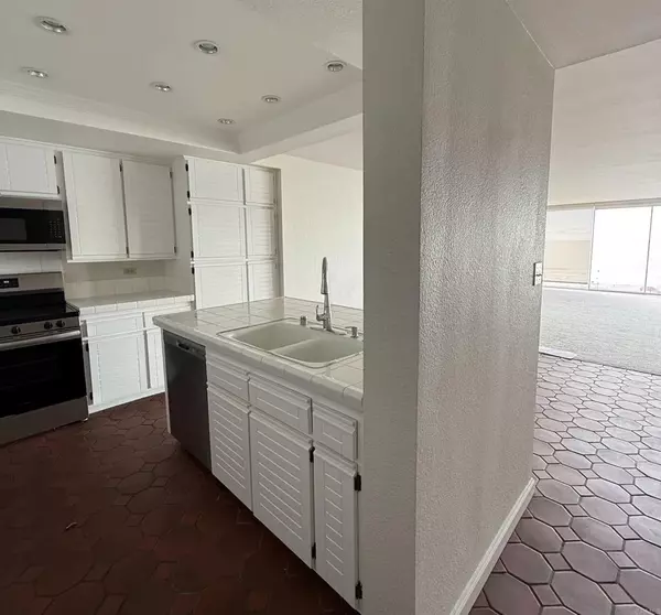 Oceanside, CA 92054,1200 Harbor Drive North #16B