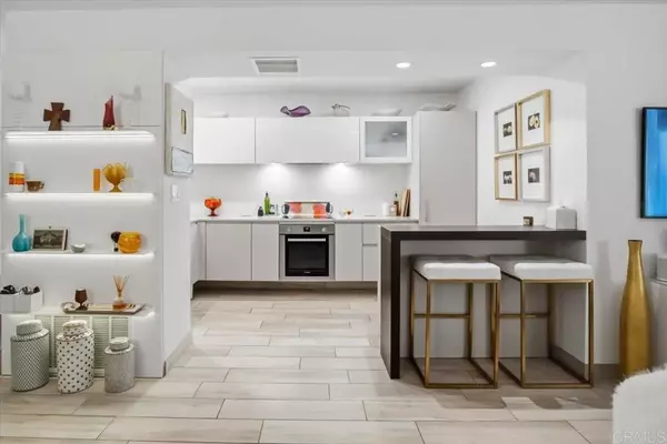 Encinitas, CA 92024,940 Sealane Dr #3