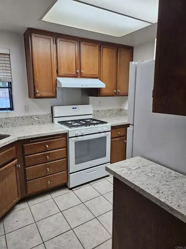 1087 Shadowridge Drive #107, Vista, CA 92081