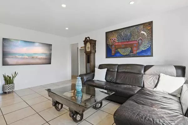 Escondido, CA 92026,558 E El Norte Parkway