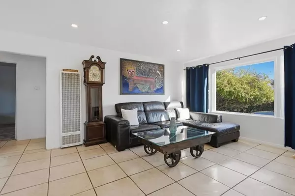 Escondido, CA 92026,558 E El Norte Parkway