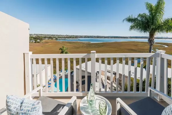 San Diego, CA 92109,3991 Crown Point Drive #P13