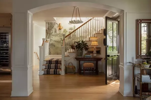 La Jolla, CA 92037,5735 Dolphin Place