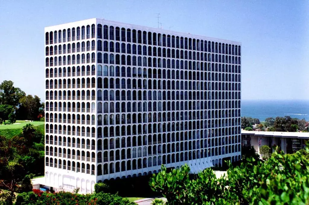 La Jolla, CA 92037,1001 Genter St #6j