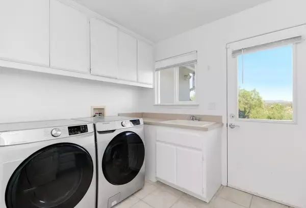 Fallbrook, CA 92028,2449 Trails End