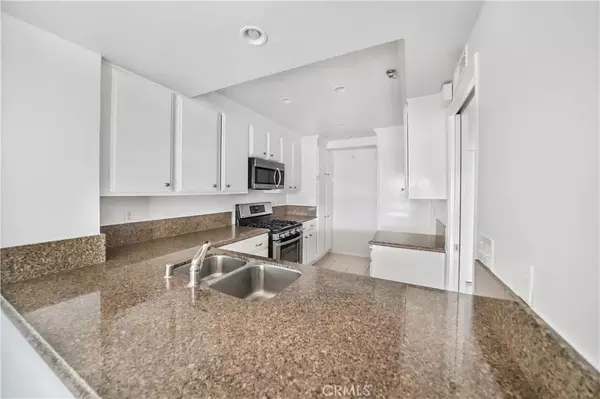 Newport Beach, CA 92663,260 Cagney Lane #106