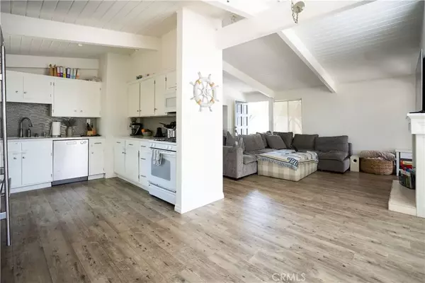 Newport Beach, CA 92663,2206 Laurel Place