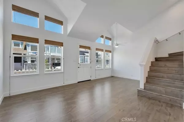 Newport Beach, CA 92663,20 Drake