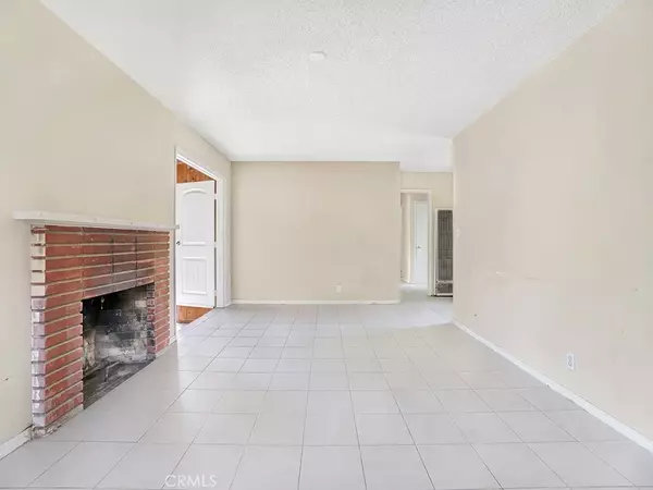 Santa Ana, CA 92704,1405 S Doreen Way