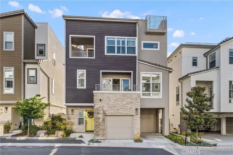 2109 Two Harbors Circle, Costa Mesa, CA 92627