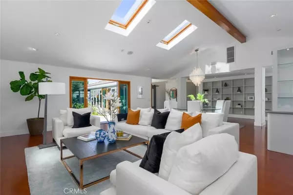 Corona Del Mar, CA 92625,1220 Outrigger Drive