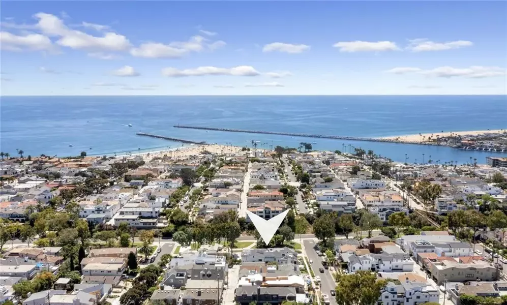 400 Heliotrope Avenue, Corona Del Mar, CA 92625