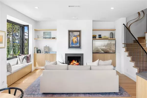 Corona Del Mar, CA 92625,600 Larkspur Avenue