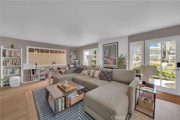 Corona Del Mar, CA 92625,711 Heliotrope Avenue