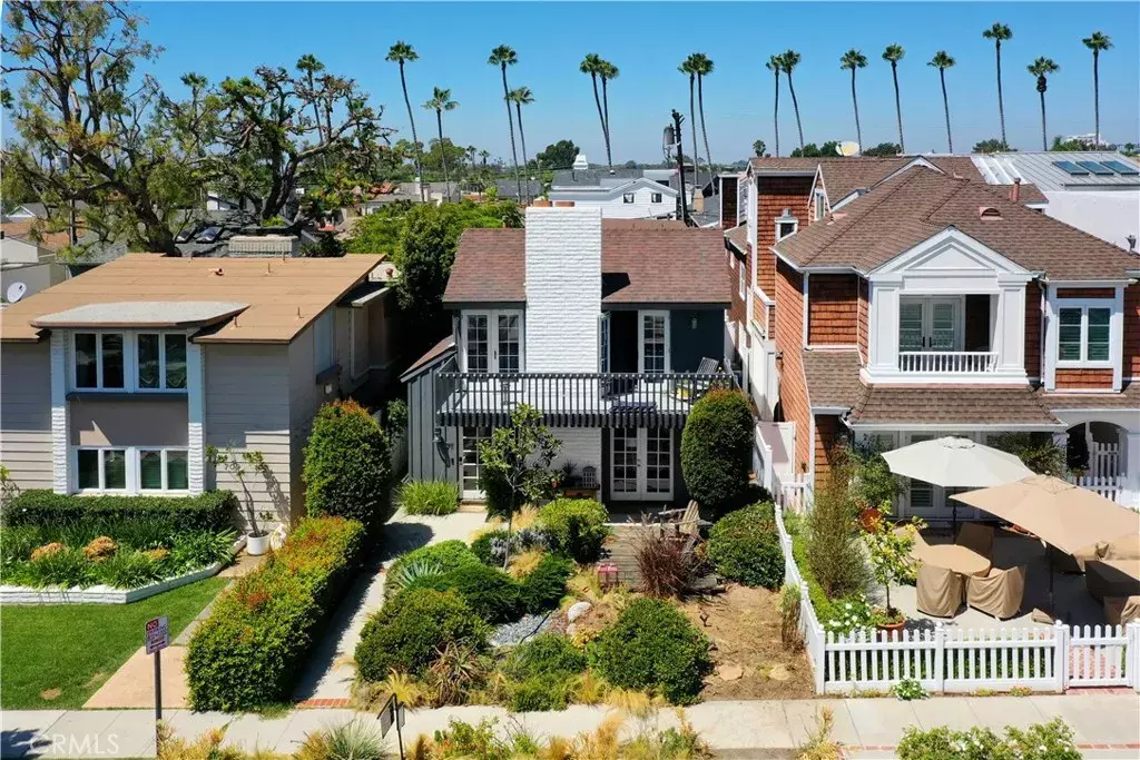 Corona Del Mar, CA 92625,711 Heliotrope Avenue