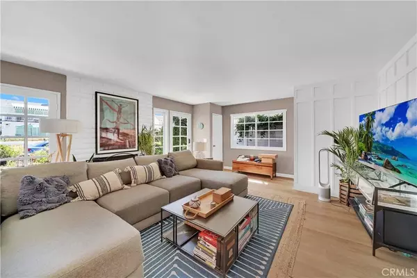 Corona Del Mar, CA 92625,711 Heliotrope Avenue