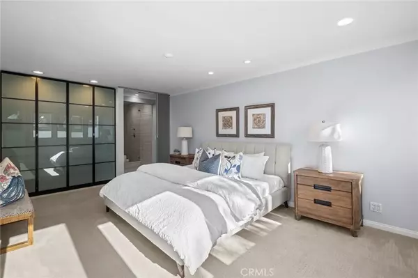 Corona Del Mar, CA 92625,725 Avocado Avenue