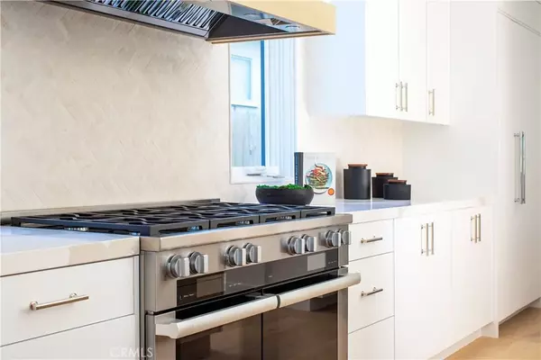 Corona Del Mar, CA 92625,514 Acacia Avenue