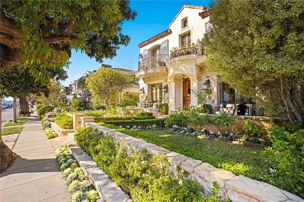 Corona Del Mar, CA 92625,227 Poinsettia Avenue