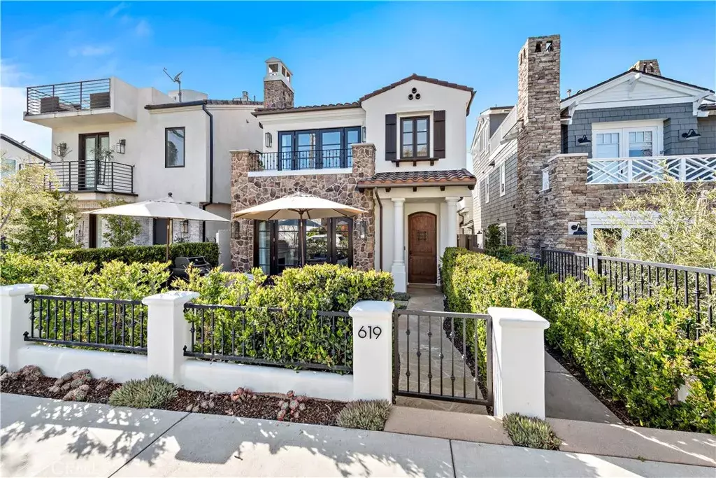 Corona Del Mar, CA 92625,619 Poppy Avenue
