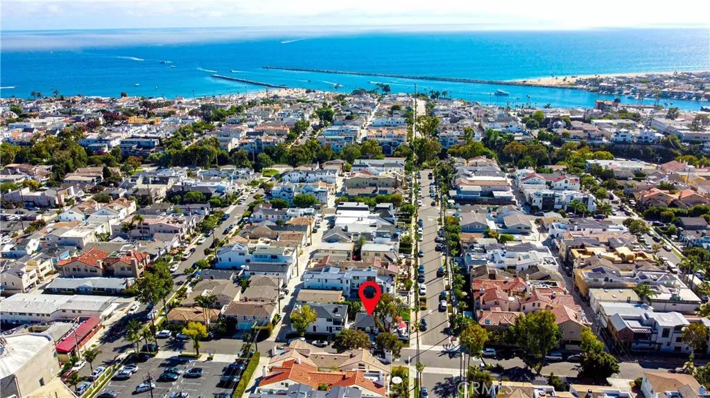 Corona Del Mar, CA 92625,438 Goldenrod