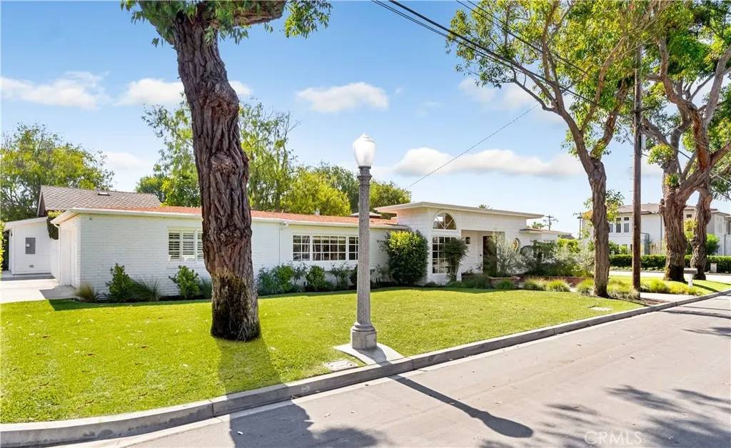 Newport Beach, CA 92663,450 Santa Ana Avenue