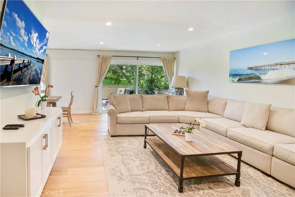 Newport Beach, CA 92660,2112 Vista Dorado