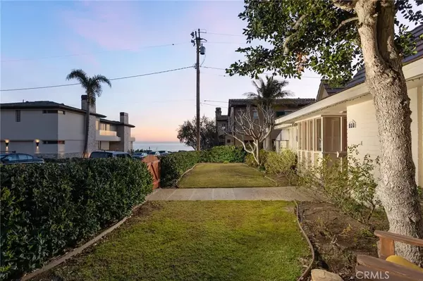 Corona Del Mar, CA 92625,209 Narcissus Avenue