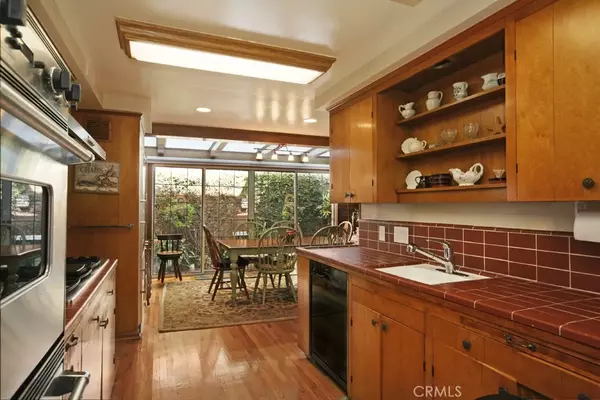 Newport Beach, CA 92662,1105 N Bay Front