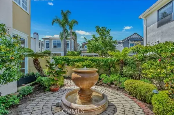 Newport Beach, CA 92663,209 Via Dijon