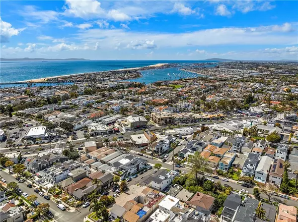Corona Del Mar, CA 92625,708 Iris Avenue #A