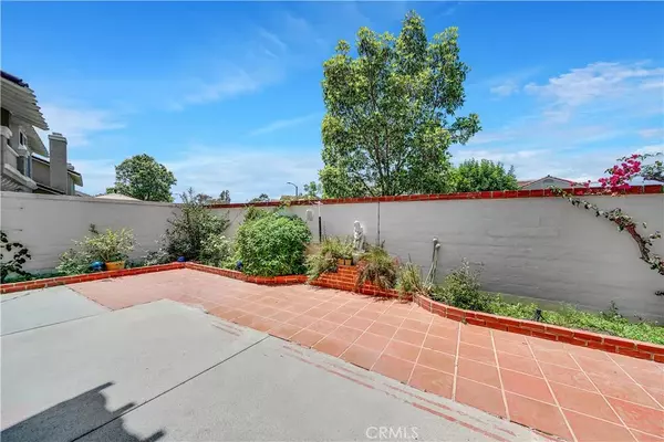 Tustin, CA 92782,2551 Avenita Alpera