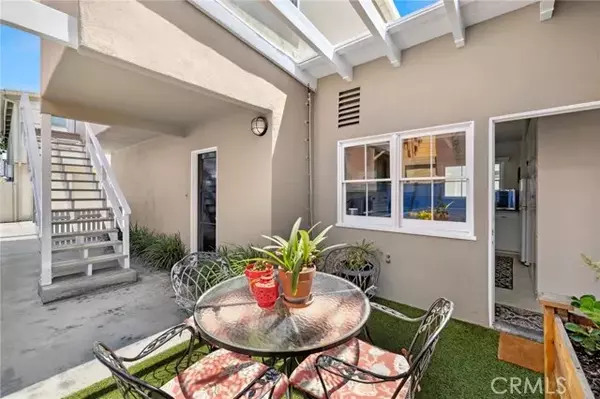 Newport Beach, CA 92662,204 Grand Canal