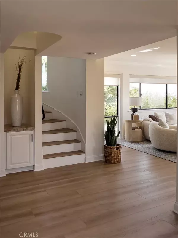 Laguna Beach, CA 92651,32041 Point Place