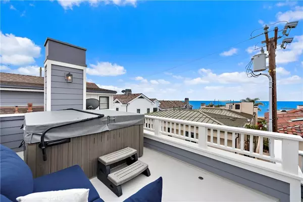 Corona Del Mar, CA 92625,212 Marguerite Avenue