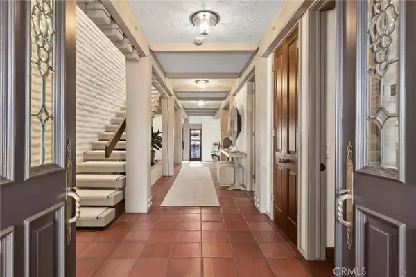 Newport Beach, CA 92660,47 Linda Isle