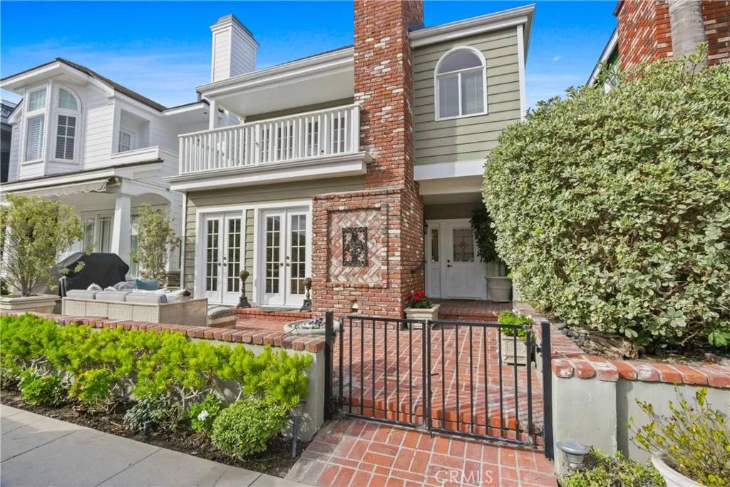 307 Sapphire Ave, Newport Beach, CA 92662