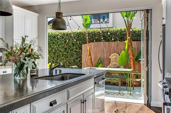 225 16th Place, Costa Mesa, CA 92627