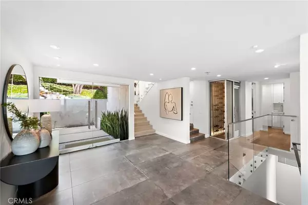 Laguna Beach, CA 92651,727 Bayview Place